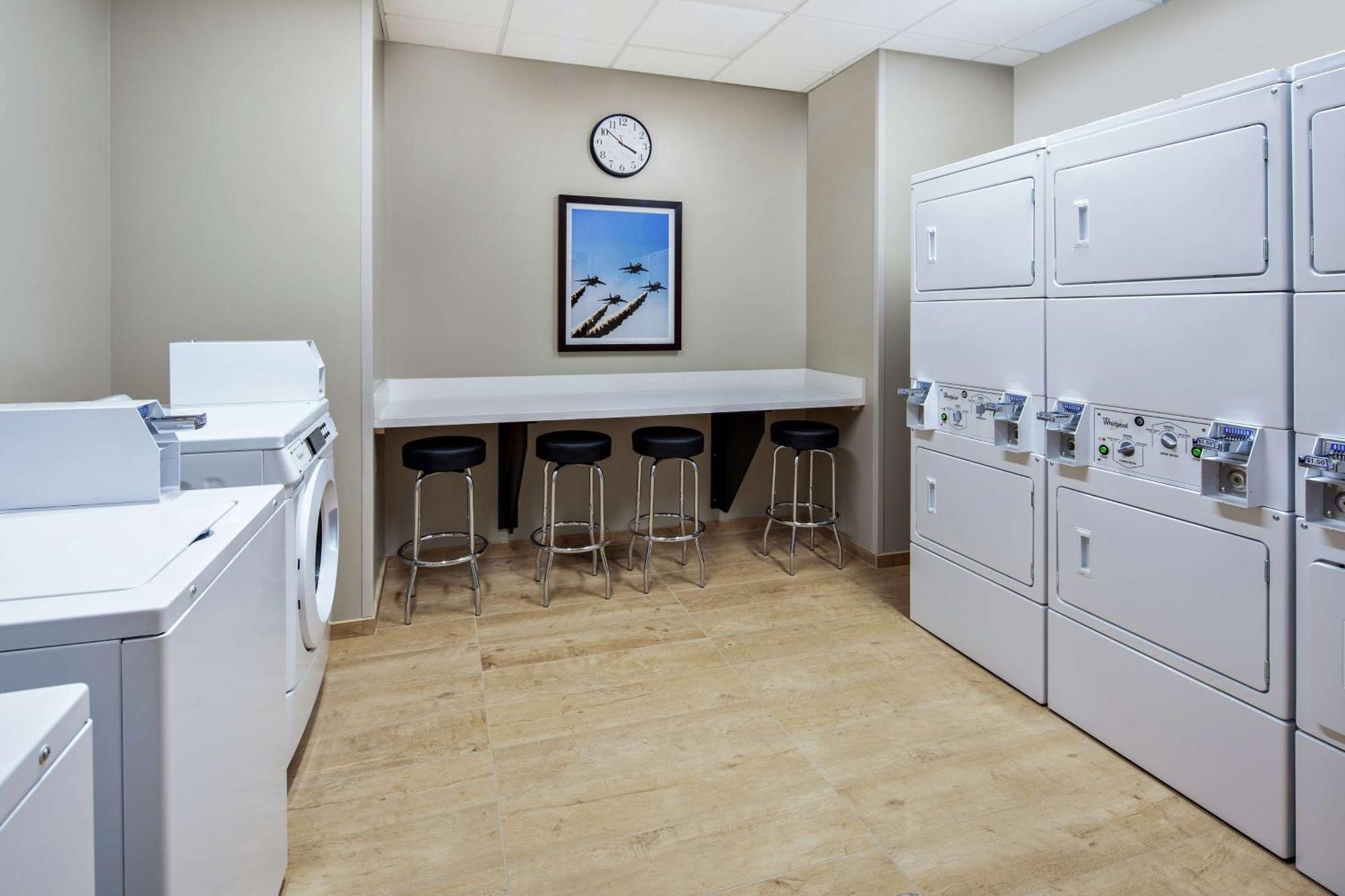 Hampton Inn & Suites San Diego Airport Liberty Station Экстерьер фото