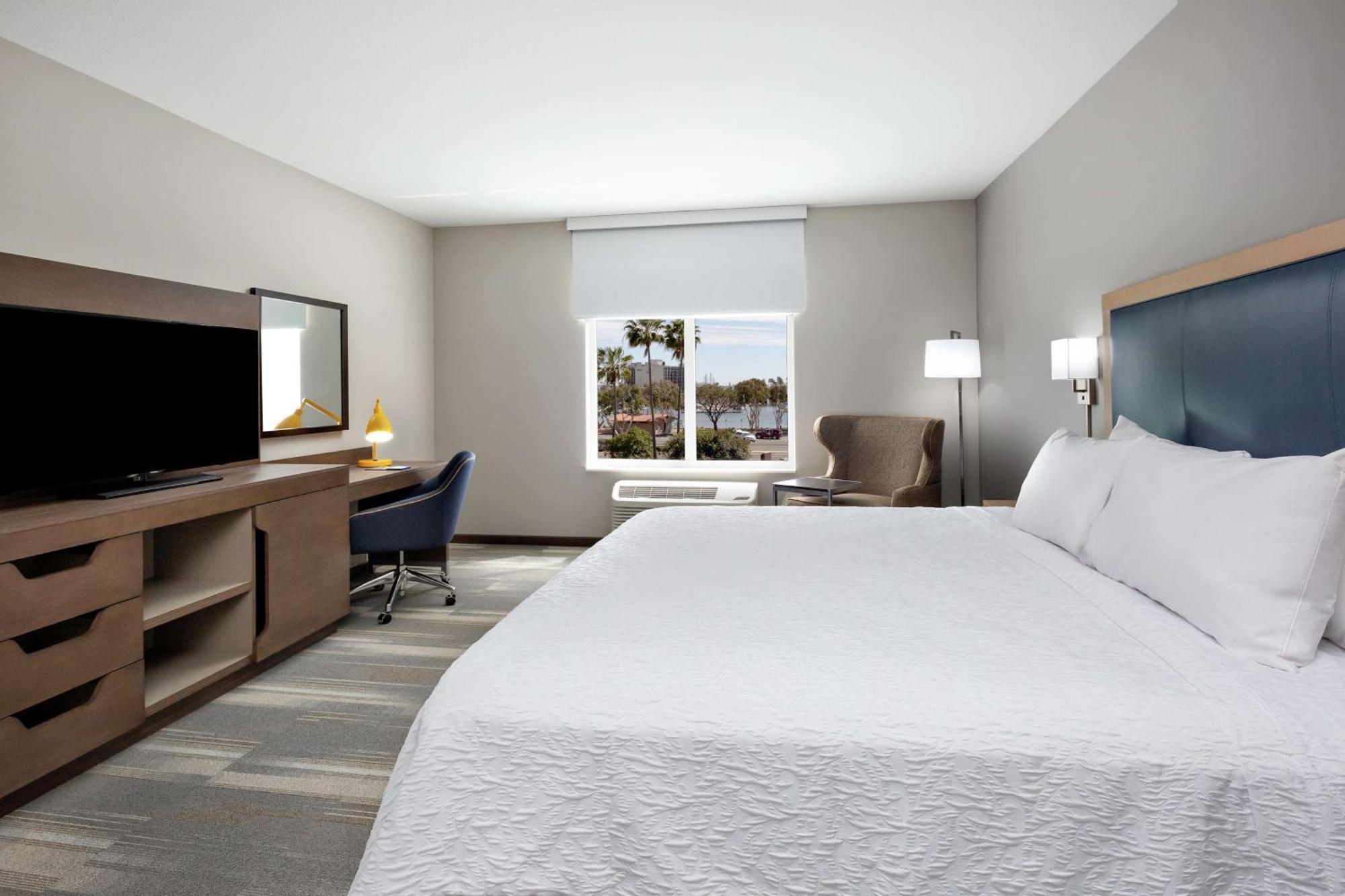 Hampton Inn & Suites San Diego Airport Liberty Station Экстерьер фото