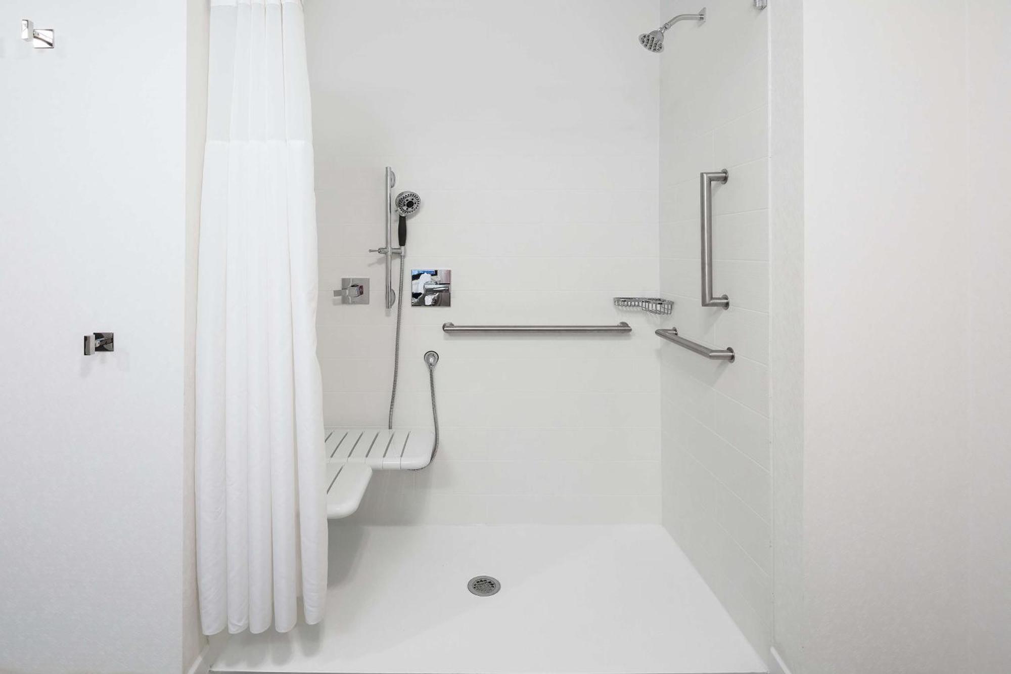 Hampton Inn & Suites San Diego Airport Liberty Station Экстерьер фото