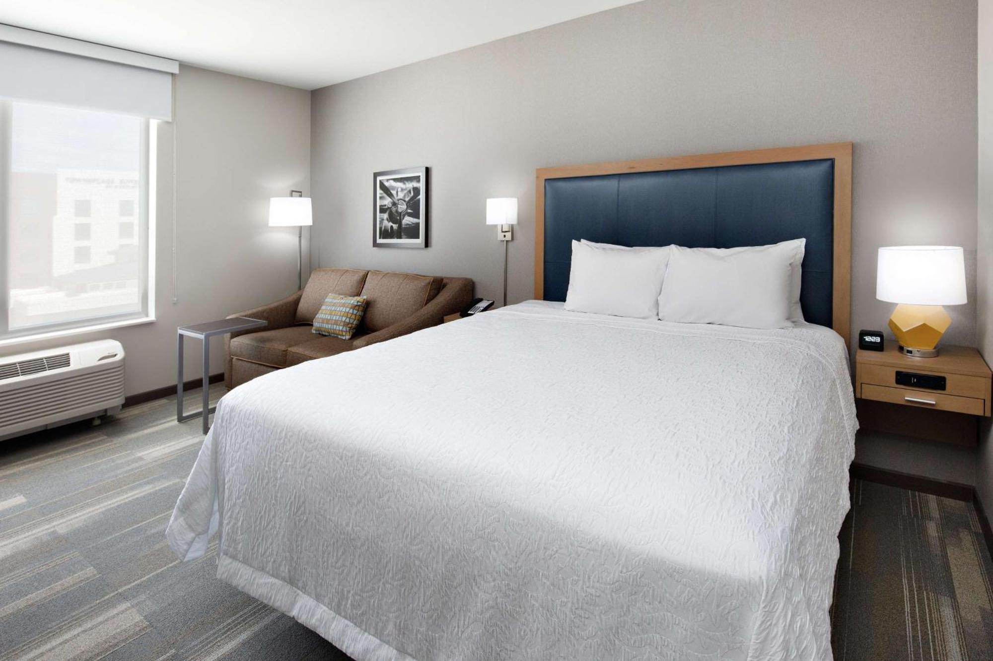 Hampton Inn & Suites San Diego Airport Liberty Station Экстерьер фото
