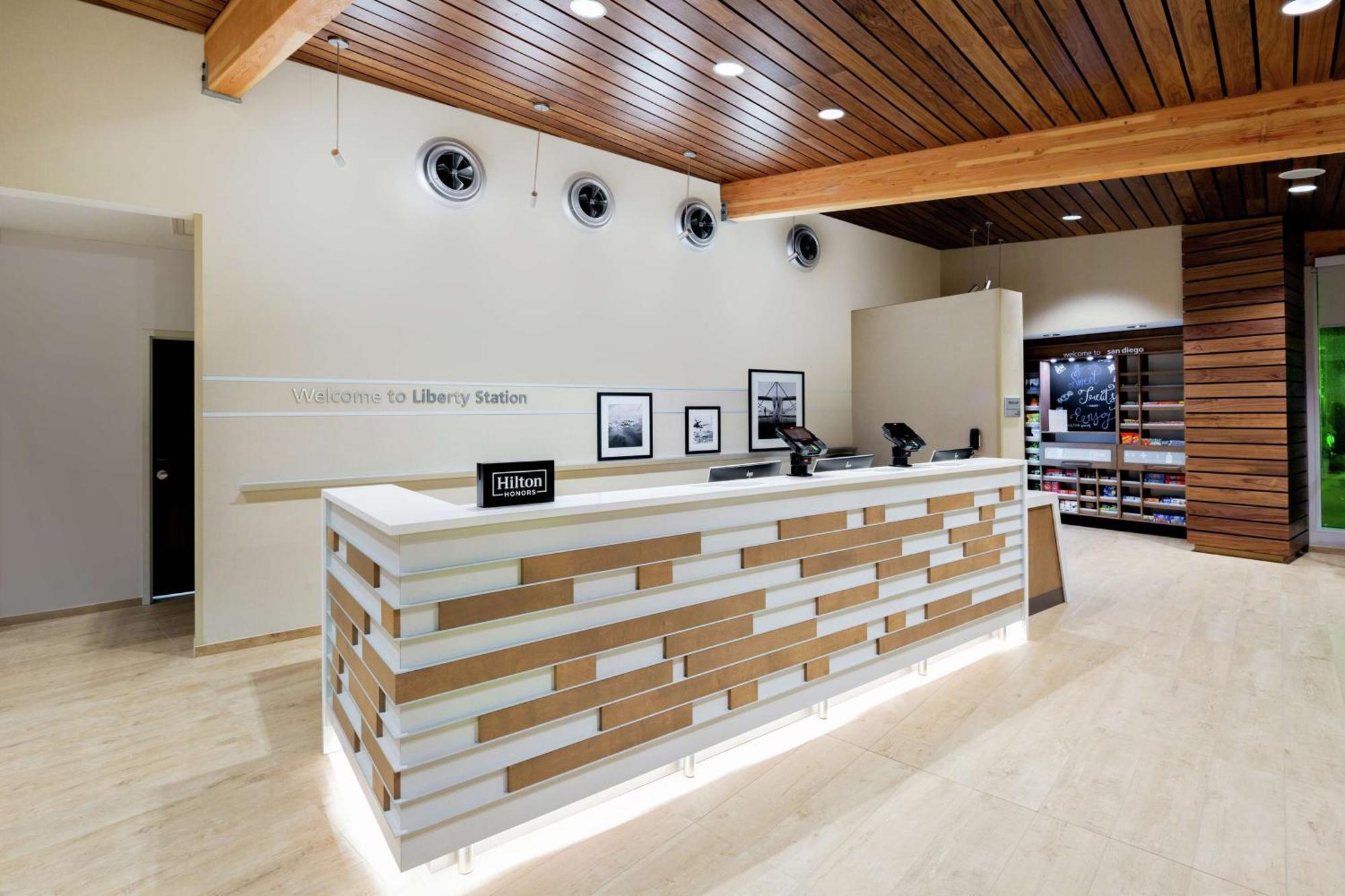 Hampton Inn & Suites San Diego Airport Liberty Station Экстерьер фото