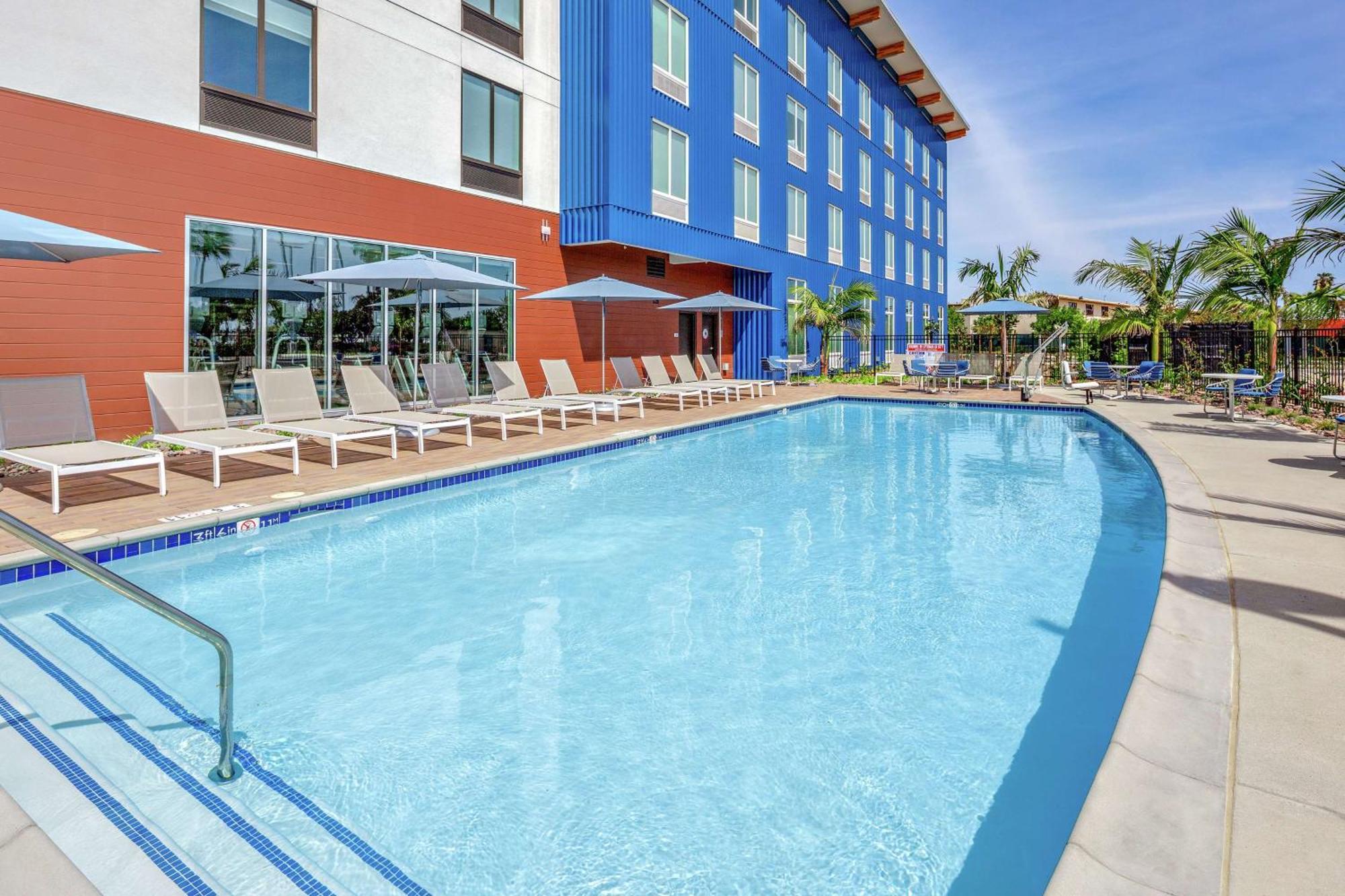 Hampton Inn & Suites San Diego Airport Liberty Station Экстерьер фото